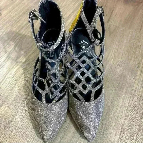 Fioni Closed Pointed Toe Silver Sparkle Heels Size 5 Zipper 3” Heel Buckle Strap - Picture 2 of 8